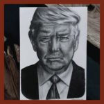Prezydent USA Donald Trump narysowany przez Justynę Pastalenc. Ręcznie rysowany portret na zamówienie – idealny prezent na ślub, dla przyjaciółki, mamy lub rodziców. Pamiątka z wesela, portret z kilku zdjęć lub renowacja starych zdjęć