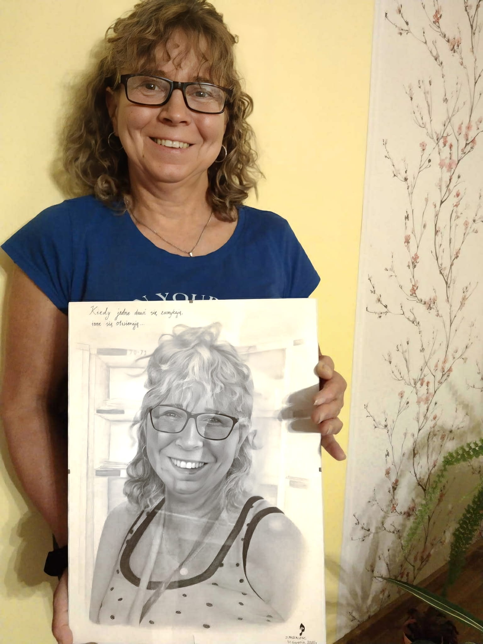 portret rysowany ze zdjęcia na zamówienie jako prezent niespodzianka dla pracownicy odchodzącej z pracy